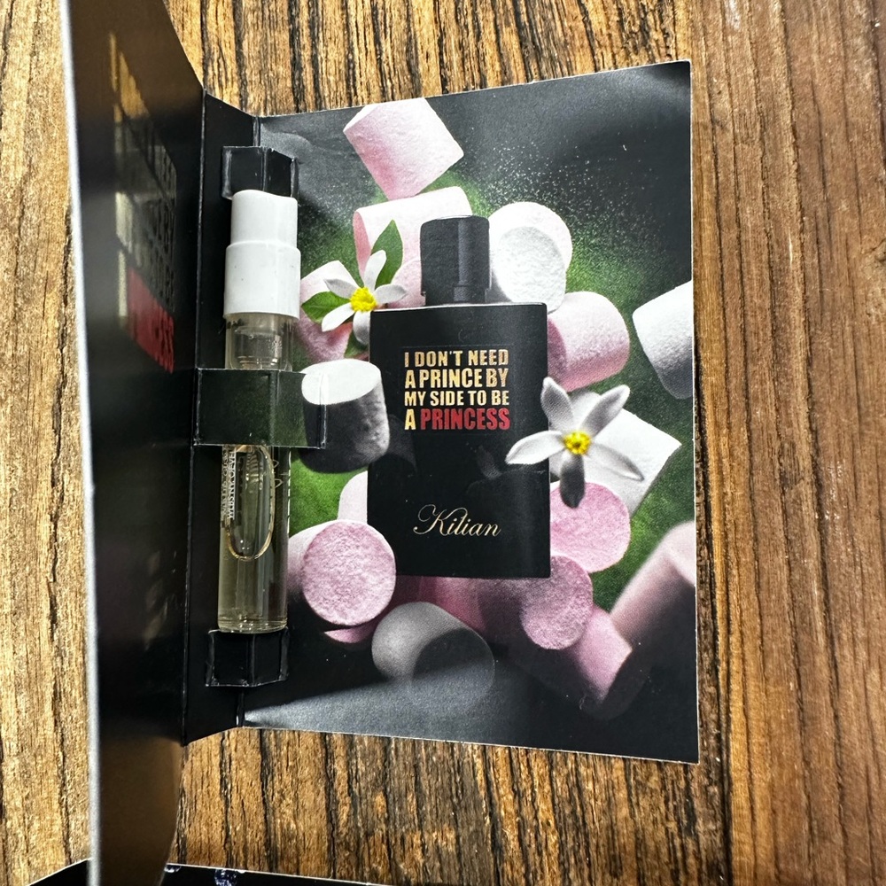 Princess by Kilian & Chanel Chance Mini Perfume Sampler Set - Black & Pink - Picture 6 of 7